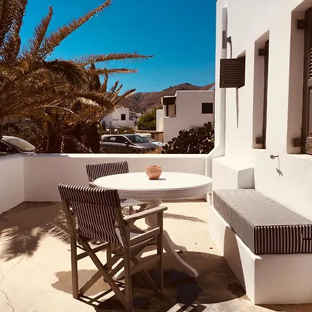 Cristi 3* Livadi (Serifos)
